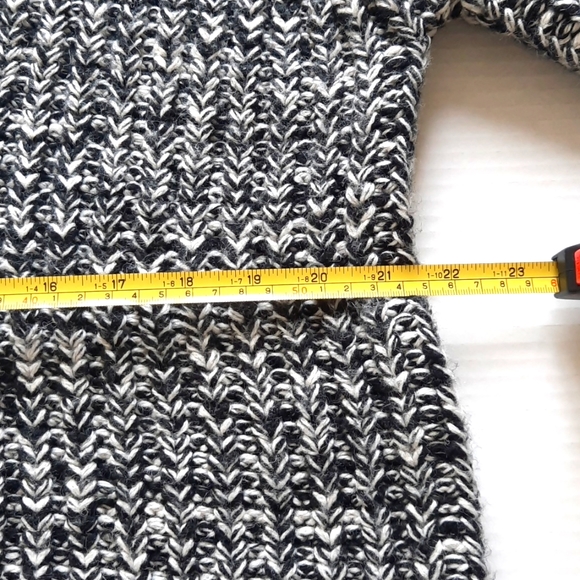 York & Hudson by Shantex Oversized Turtle neck Sweater.  While & Black, Small - Picture 8 of 10